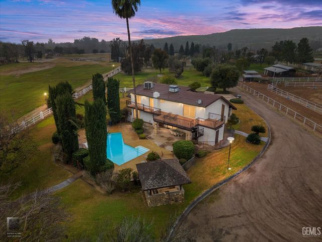 6048 River Grove Street, Bakersfield, CA 93308