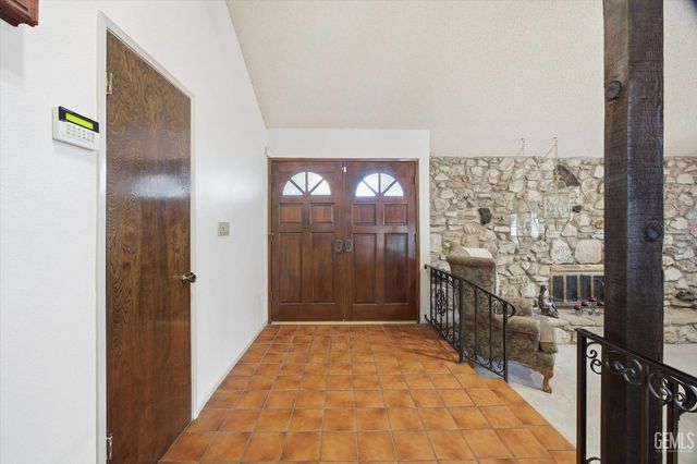 6048 River Grove Street, Bakersfield, CA 93308