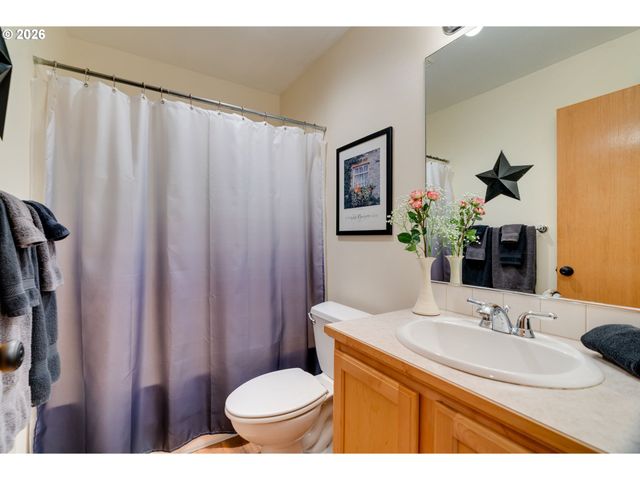 1088 S SYCAMORE St, Canby, OR 97013