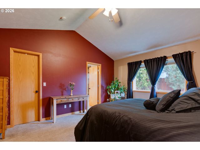 1088 S SYCAMORE St, Canby, OR 97013