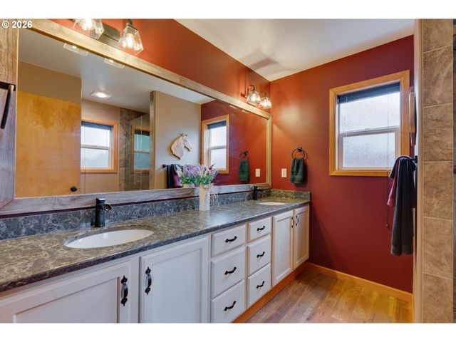 1088 S SYCAMORE St, Canby, OR 97013