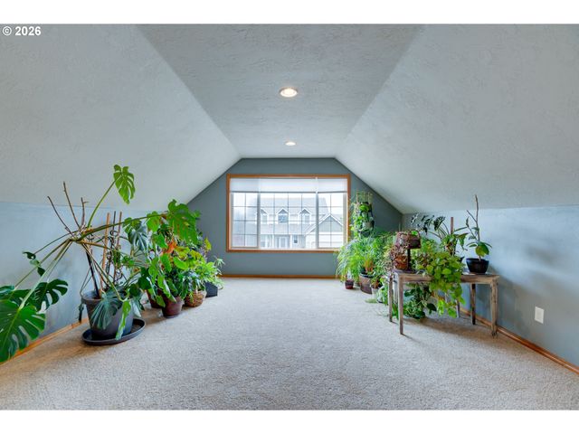 1088 S SYCAMORE St, Canby, OR 97013