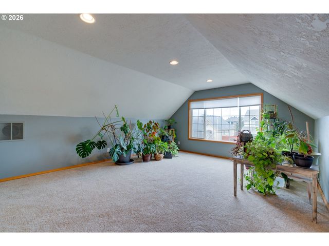 1088 S SYCAMORE St, Canby, OR 97013