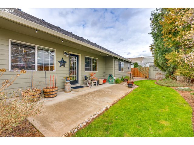 1088 S SYCAMORE St, Canby, OR 97013
