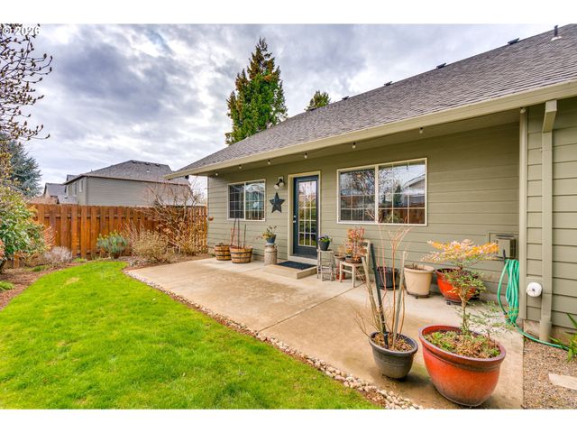 1088 S SYCAMORE St, Canby, OR 97013