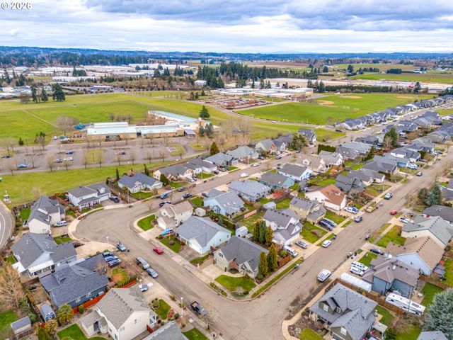 1088 S SYCAMORE St, Canby, OR 97013