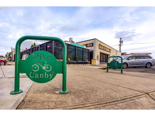 1088 S SYCAMORE St, Canby, OR 97013