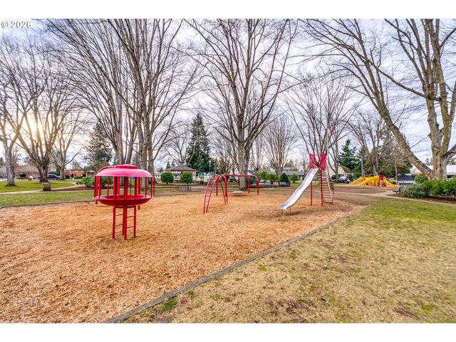 1088 S SYCAMORE St, Canby, OR 97013