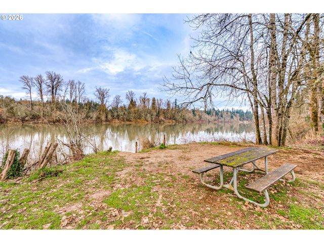 1088 S SYCAMORE St, Canby, OR 97013