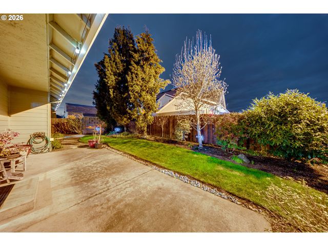 1088 S SYCAMORE St, Canby, OR 97013