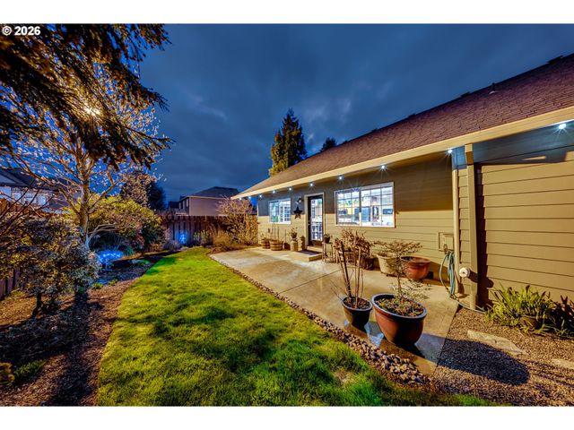 1088 S SYCAMORE St, Canby, OR 97013