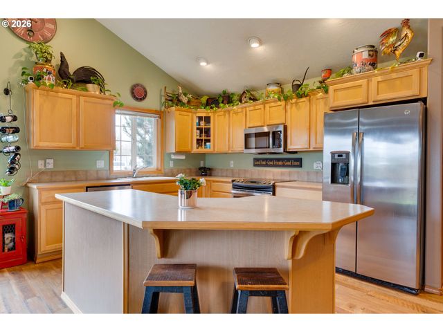 1088 S SYCAMORE St, Canby, OR 97013