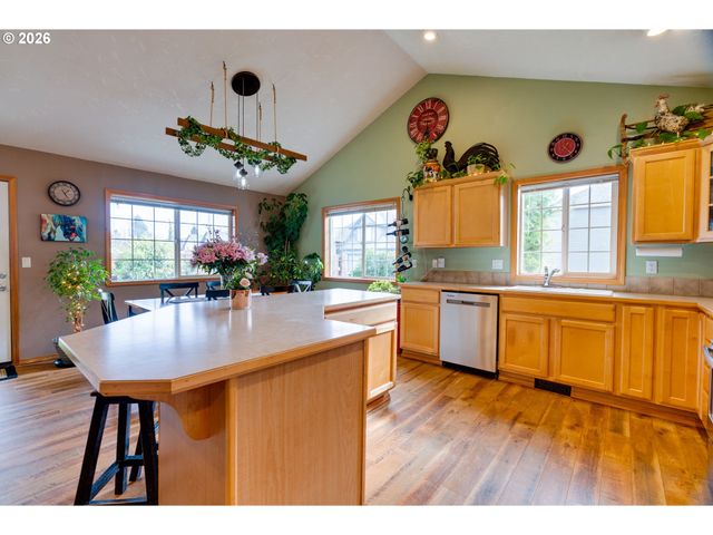 1088 S SYCAMORE St, Canby, OR 97013