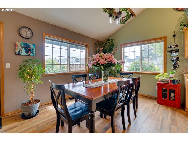 1088 S SYCAMORE St, Canby, OR 97013