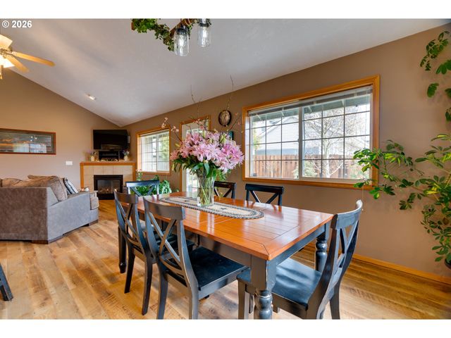 1088 S SYCAMORE St, Canby, OR 97013