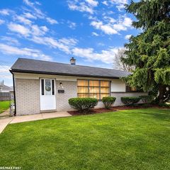982 E Kalama Drive, Madison Heights, MI 48071