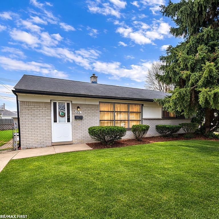 982 E Kalama Drive, Madison Heights, MI 48071