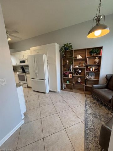 6820 Beach Resort DR 11, Naples, FL 34114