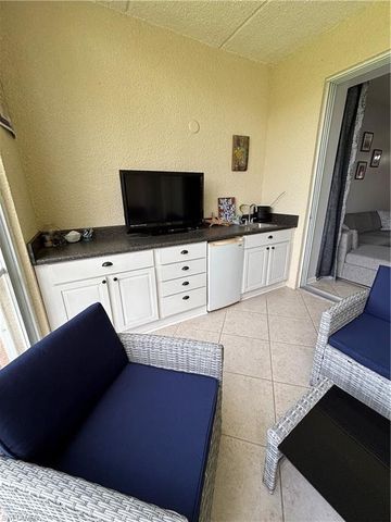 6820 Beach Resort DR 11, Naples, FL 34114