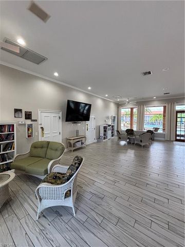 6820 Beach Resort DR 11, Naples, FL 34114