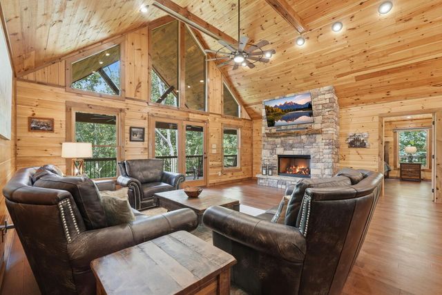 175 Stuart Drive, Mineral Bluff, GA 30559