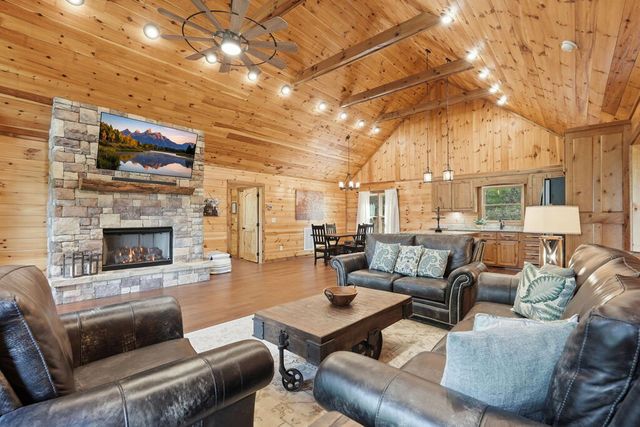 175 Stuart Drive, Mineral Bluff, GA 30559