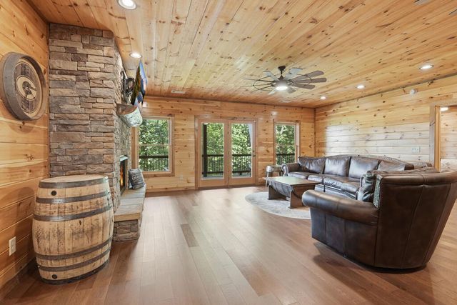 175 Stuart Drive, Mineral Bluff, GA 30559