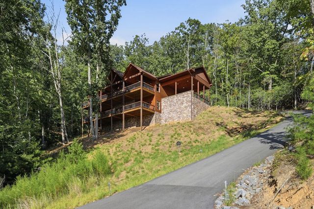 175 Stuart Drive, Mineral Bluff, GA 30559