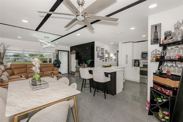 200 SW 69th Terrace, Pembroke Pines, FL 33023