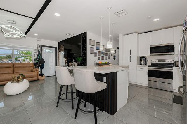 200 SW 69th Terrace, Pembroke Pines, FL 33023