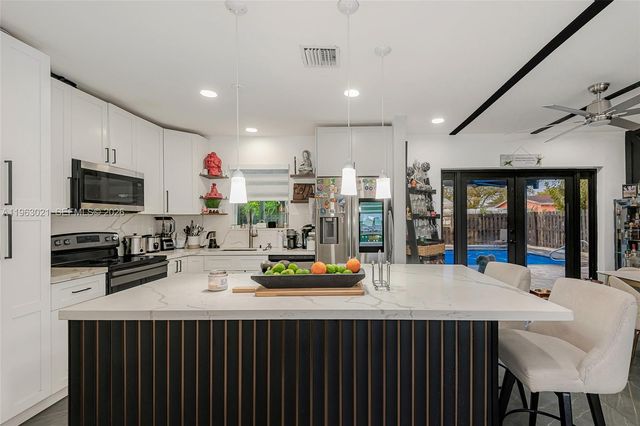 200 SW 69th Terrace, Pembroke Pines, FL 33023