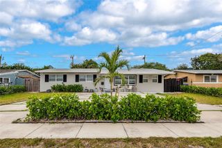 200 SW 69th Terrace, Pembroke Pines, FL 33023