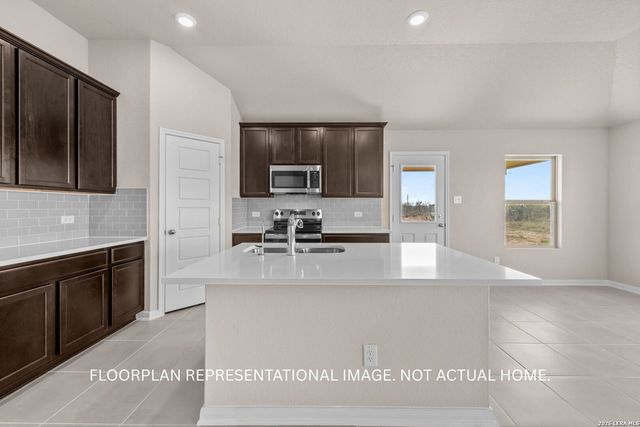 17442 Buffalo Grass Lane, Elmendorf, TX 78112