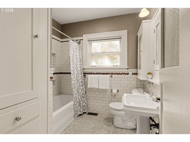 3444 Ne 16TH Ave, Portland, OR 97212