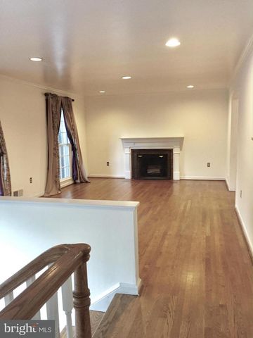 7510 CAYUGA AVE, Bethesda, MD 20817