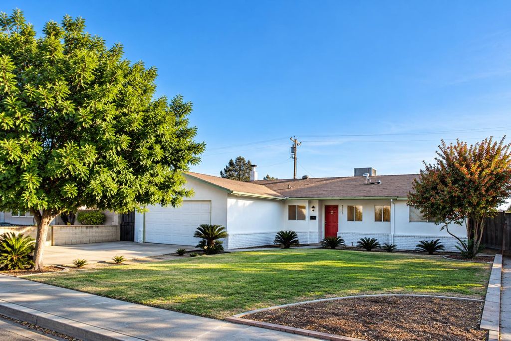 Image 1 of property listing at 2139 Hicks Street, Selma, CA 93662