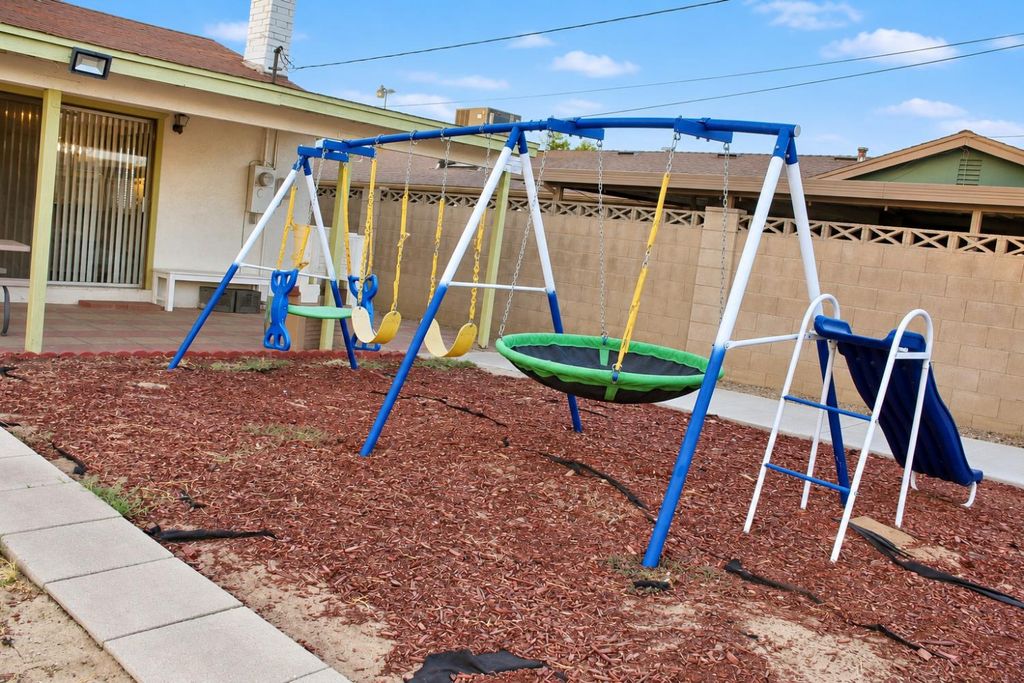 Image 17 of property listing at 2139 Hicks Street, Selma, CA 93662