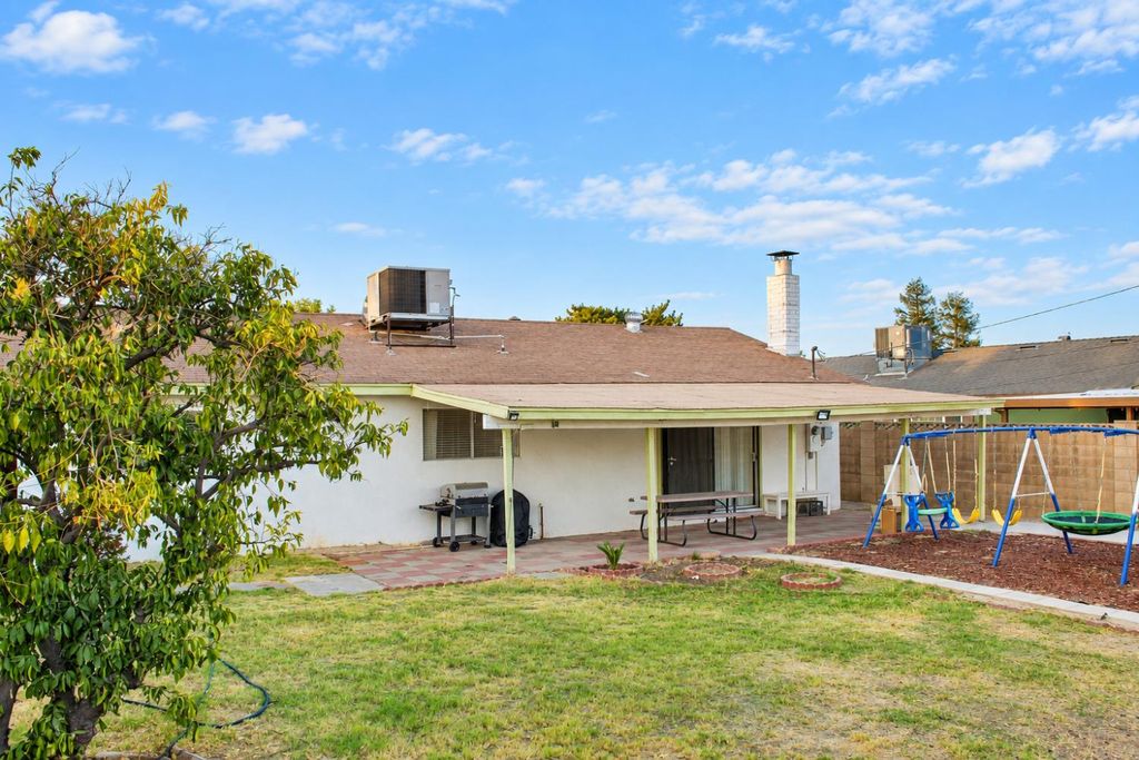Image 18 of property listing at 2139 Hicks Street, Selma, CA 93662