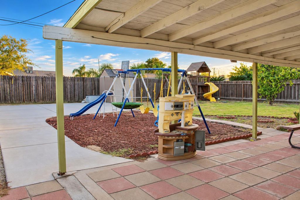 Image 19 of property listing at 2139 Hicks Street, Selma, CA 93662
