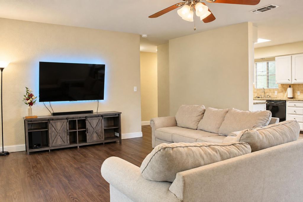 Image 3 of property listing at 2139 Hicks Street, Selma, CA 93662