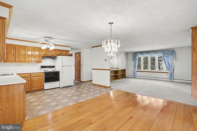 2715 RESERVOIR RD, Spring Grove, PA 17362