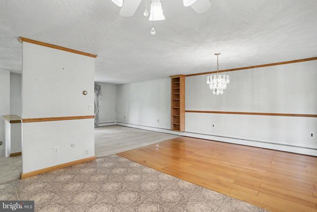 2715 RESERVOIR RD, Spring Grove, PA 17362