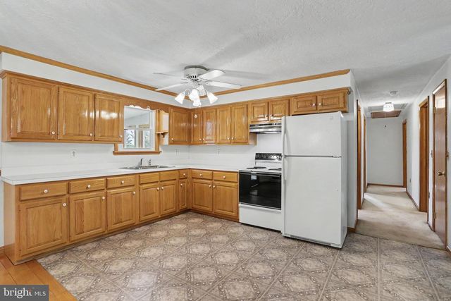 2715 RESERVOIR RD, Spring Grove, PA 17362