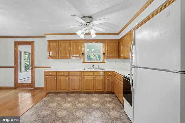 2715 RESERVOIR RD, Spring Grove, PA 17362
