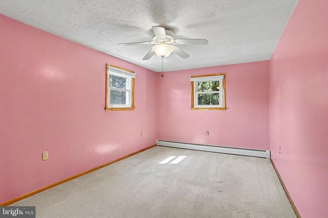 2715 RESERVOIR RD, Spring Grove, PA 17362