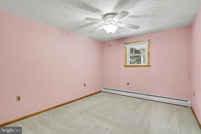2715 RESERVOIR RD, Spring Grove, PA 17362