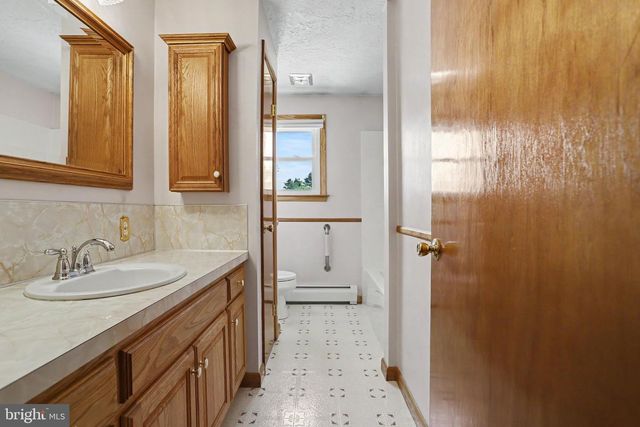2715 RESERVOIR RD, Spring Grove, PA 17362