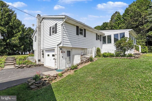 2715 RESERVOIR RD, Spring Grove, PA 17362
