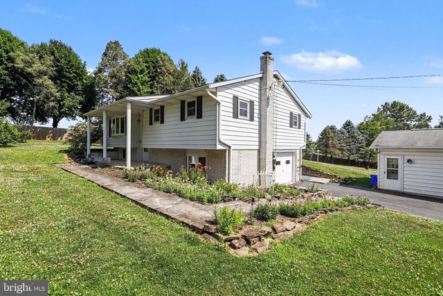 2715 RESERVOIR RD, Spring Grove, PA 17362