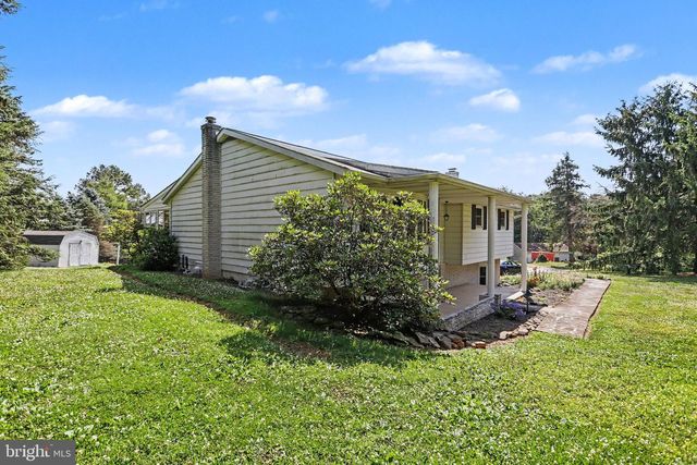 2715 RESERVOIR RD, Spring Grove, PA 17362